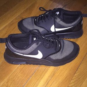 Women’s Nike Thea Air Max. Black and white. Size 8